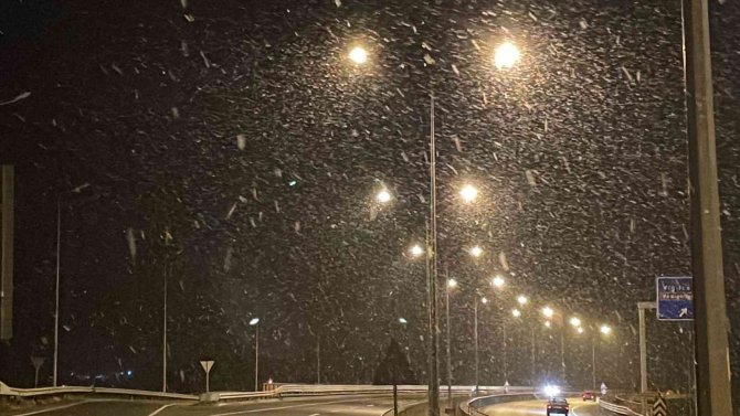 Düzce’de Lapa Lapa Kar Yağdı