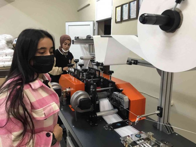 2 Yılda 2 Milyon Maske Üreterek 400 Bin Lira Ciro Yapan Öğrenci Ve Öğretmenlerin Hedefi 1 Milyon Tl