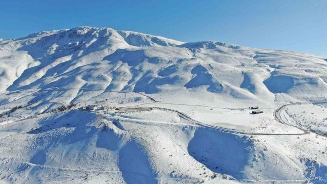 Göl Manzaralı Kayak Merkezi Sezona Hazırlanıyor