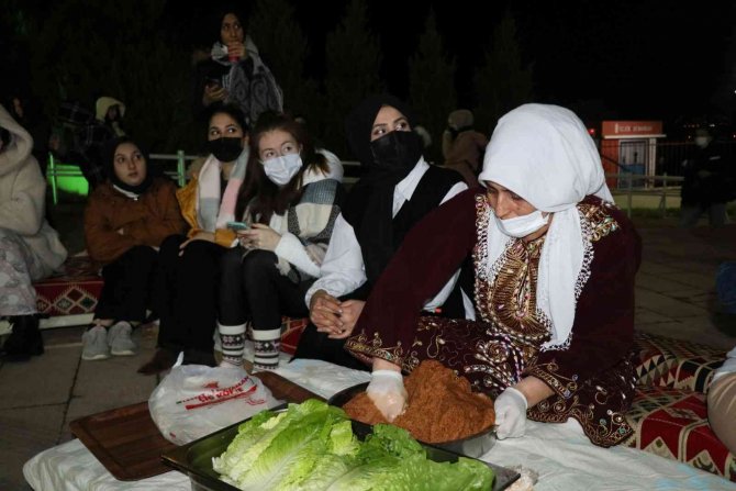 Manisa’da Yurt Öğrencileri ’Biz Bize Moral Akşamları’ İle Stres Attı