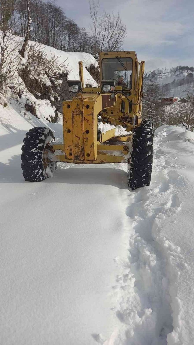 Giresun’da Kapalı 60 Köy Yolundan 10 Tanesinin Yolu Ulaşıma Açıldı