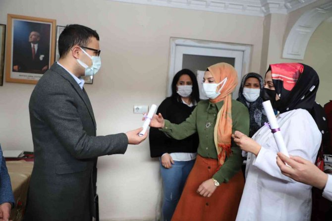 Hakkari’de 90 Kursiyere Sertifika