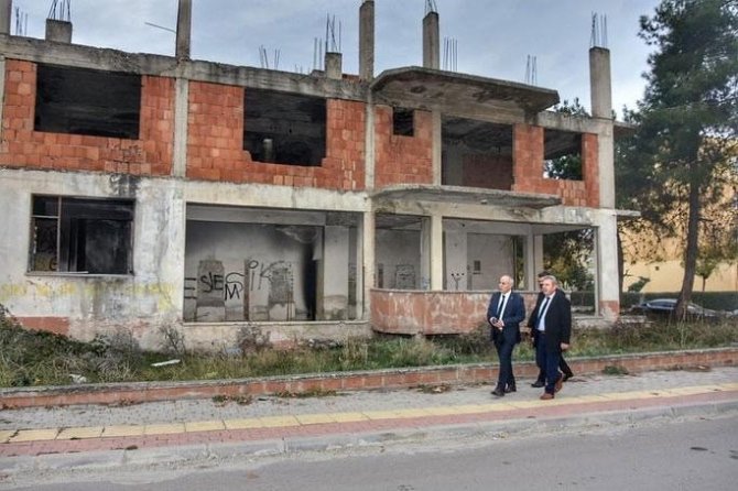 Yenişehir Belediyesi Metruk Binaları Yıkıyor