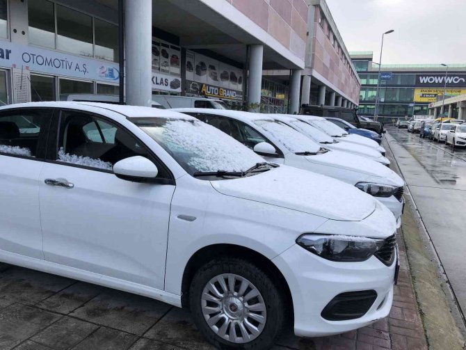 İ̇kinci El Otomobil Satışları Durdu, Fiyatların Düşmesi Bekleniyor