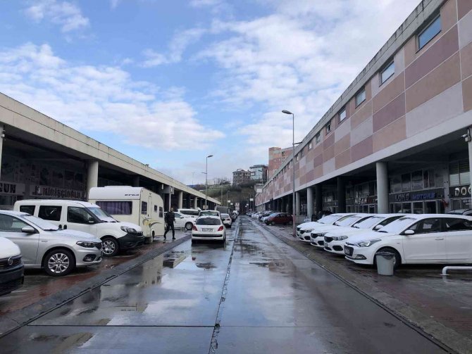 İ̇kinci El Otomobil Satışları Durdu, Fiyatların Düşmesi Bekleniyor