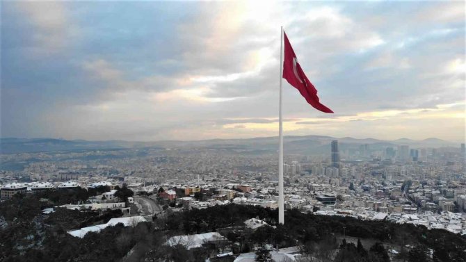 Çamlıca Tepesi Beyaza Büründü