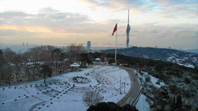 Çamlıca Tepesi Beyaza Büründü