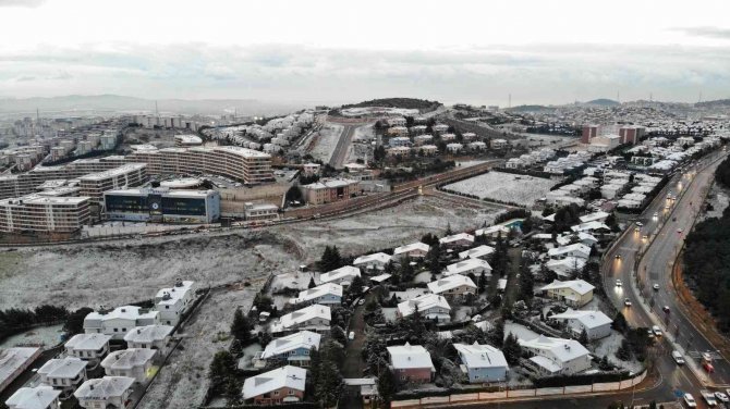 Kar Yağışıyla Beraber İ̇stanbul’un Anadolu Yakası Beyaza Büründü