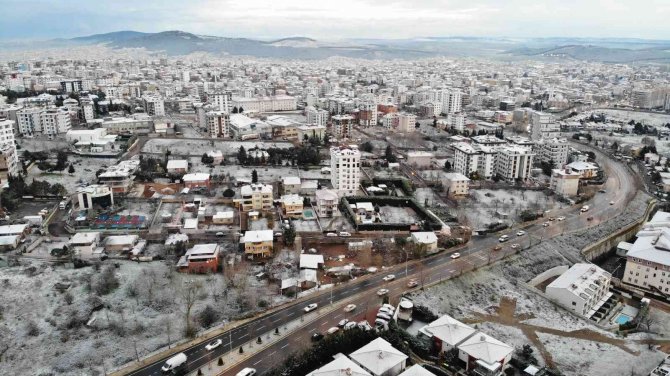 Kar Yağışıyla Beraber İ̇stanbul’un Anadolu Yakası Beyaza Büründü