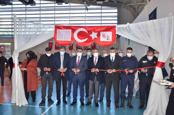 Elbistan’da İ̇stiklal Marşı’nın 100.yılında 100 Eser Sergisi Açıldı