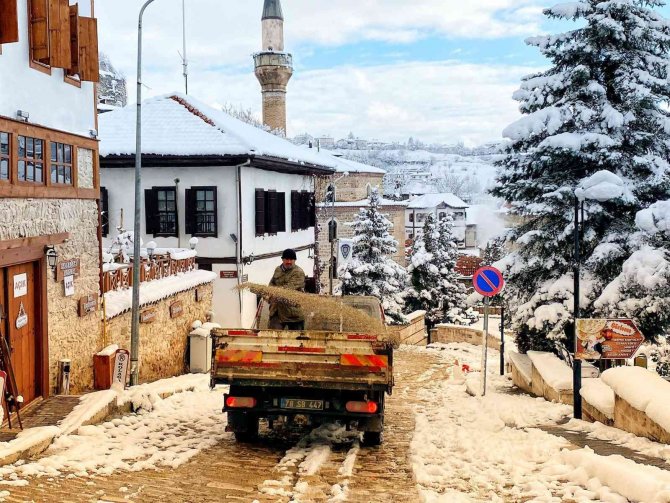 Safranbolu Belediyesi Buzlanmaya Karşı Çalışmalarını Sürdürüyor