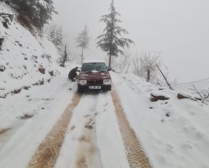 Otomobille Dağa Çıkmak İsteyen Gençlerin Eğlencesi Yarım Kaldı