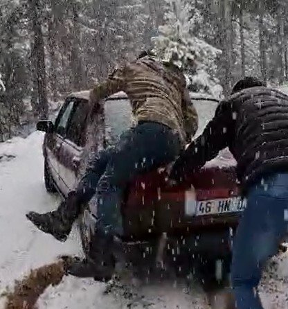 Otomobille Dağa Çıkmak İsteyen Gençlerin Eğlencesi Yarım Kaldı