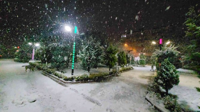 Okulların Tatil Edilmesini Fırsat Bulan Çocuklar Karın Tadını Çıkardı