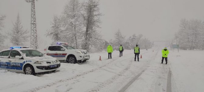 Kastamonu’da Sahil Bölgesinde Kar Yağışı Etkisini Sürdürüyor