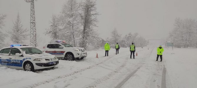 Kastamonu’da Sahil Bölgesinde Kar Yağışı Etkisini Sürdürüyor