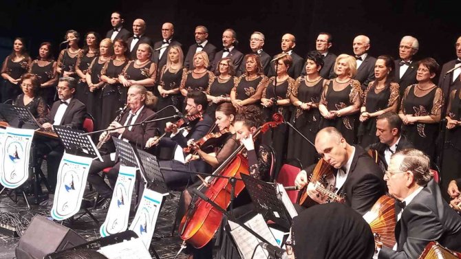 Büyükşehir Tsm Korosu’ndan Konser