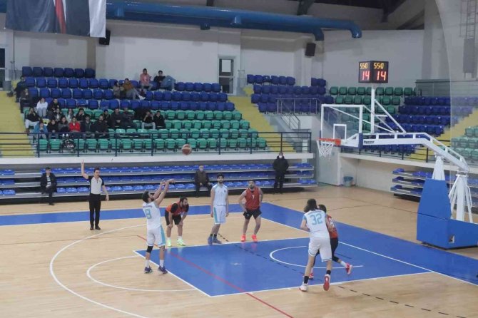 İ̇lk Yarıyı Lider Tamamladı
