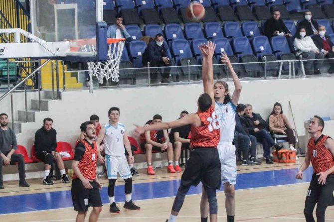 İ̇lk Yarıyı Lider Tamamladı