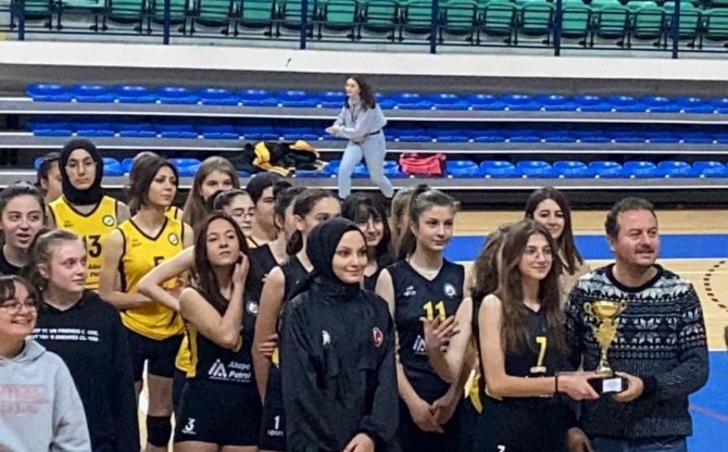Belediye Kız Voleybol Takımı’nın Başarısı