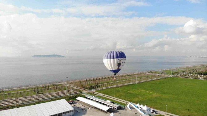 Kapadokya’da Görmeye Alıştığımız Balon İ̇stanbul Semalarında Havalandı