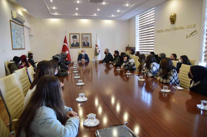Vali Karadeniz, Soma Hüma Hatun Kız Anadolu İ̇mam Hatip Lisesi Öğrencileri İle Buluştu