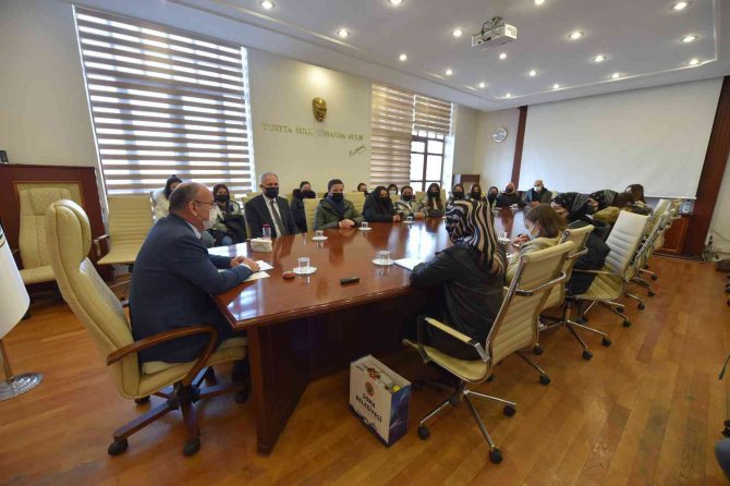 Vali Karadeniz, Soma Hüma Hatun Kız Anadolu İ̇mam Hatip Lisesi Öğrencileri İle Buluştu