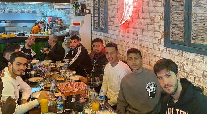 Menemenspor’dan Moral Kahvaltısı