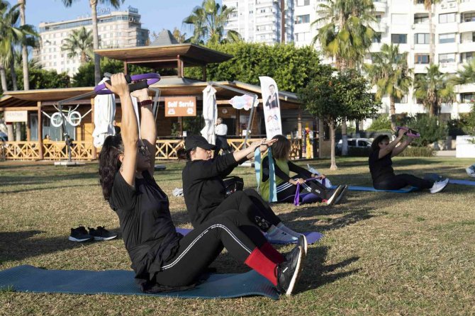 Büyükşehir Belediyesinden Kadınlara Ücretsiz Pilates Aktivitesi