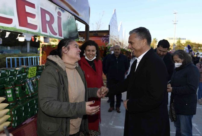 Muratpaşa Yılbaşı Çarşısı Açıldı