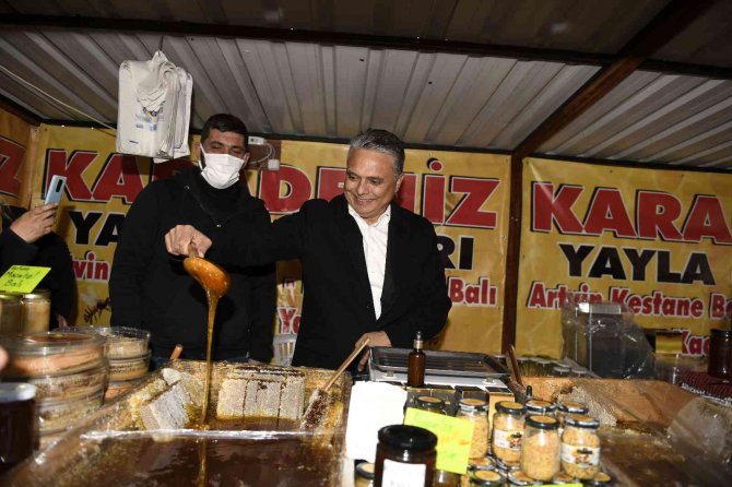 Muratpaşa Yılbaşı Çarşısı Açıldı