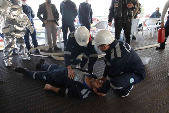 Denizde Nefes Kesen Yangın Tatbikatı