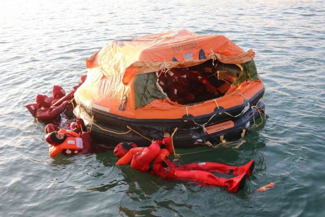 Denizde Nefes Kesen Yangın Tatbikatı