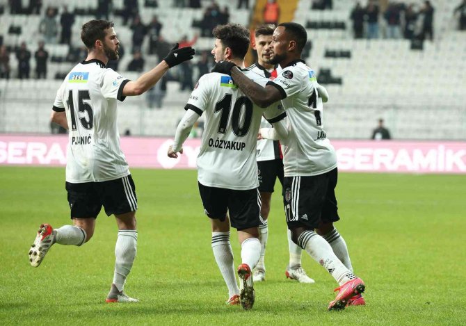 Spor Toto Süper Lig: Beşiktaş: 1 - Göztepe: 1 (İ̇lk Yarı)