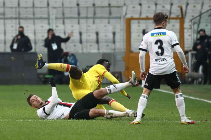 Spor Toto Süper Lig: Beşiktaş: 0 - Göztepe: 1 (Maç Devam Ediyor)