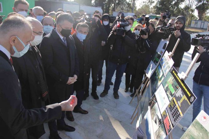 Bakan Pakdemirli: "Efes Antik Kenti 2022’de Denizle Buluşacak"
