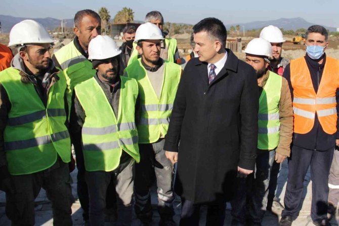 Bakan Pakdemirli: "Efes Antik Kenti 2022’de Denizle Buluşacak"