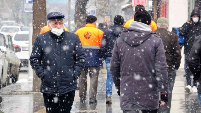 Lapa Lapa Yağan Kar Sevindirdi