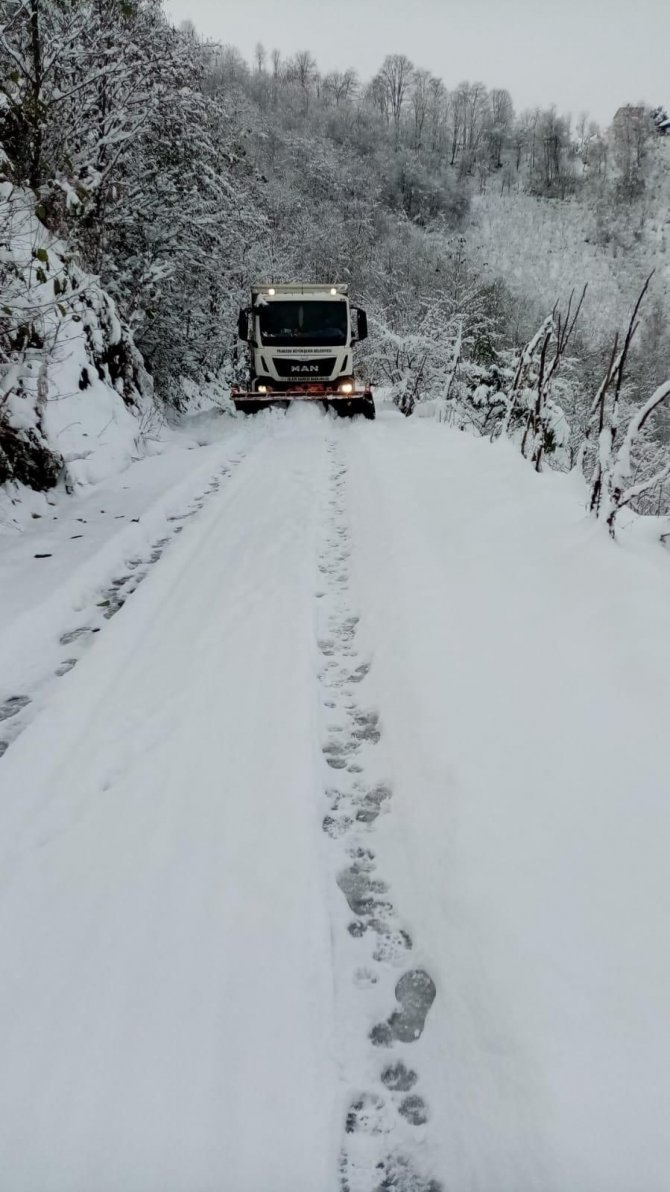 Trabzon’da 15 Mahalle Yolu Kar Nedeniyle Ulaşıma Kapandı