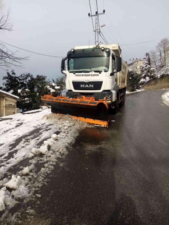 Trabzon’da 15 Mahalle Yolu Kar Nedeniyle Ulaşıma Kapandı