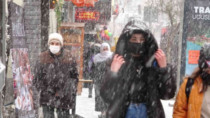 Van’da Yoğun Kar Yağışı