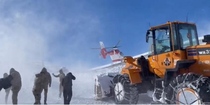 Karla Kaplı Yollar, Van 112’yi Durduramadı