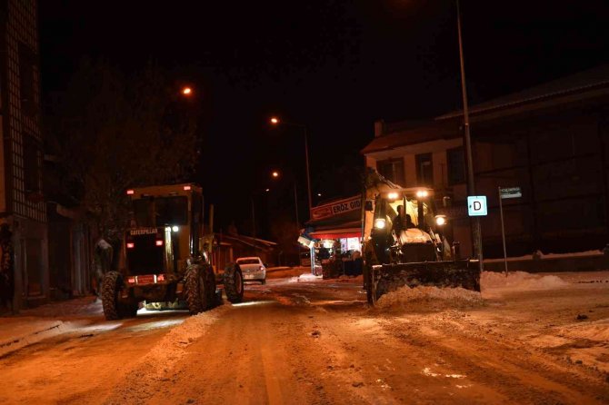 Yakutiye’de Yoğun Kar Mesaisi