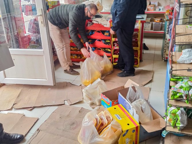 Zabıta Ekipleri Tarihi Geçen Ürünleri İmha Etti