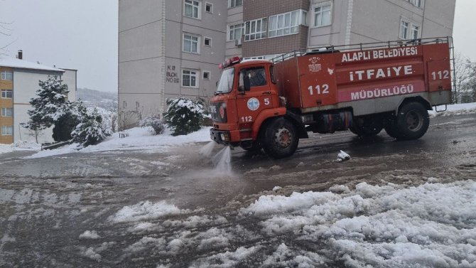 Alaplı’da Buzlanmaya Karşı ‘Deniz Suyu’ Formülü