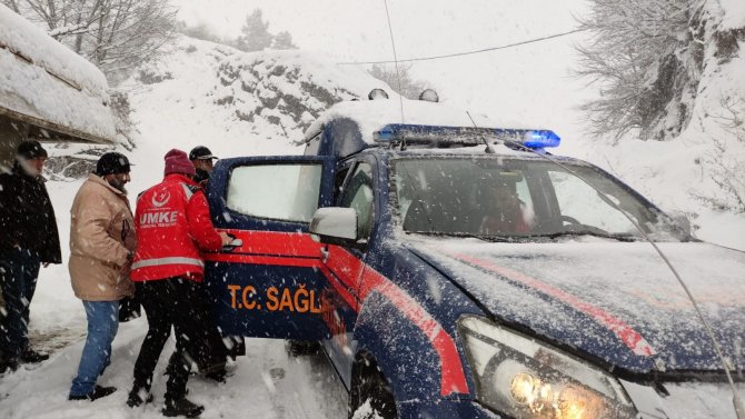Böbrek Ağrısı Yaşayan Kadının İmdadına Umke Ekibi Yetişti