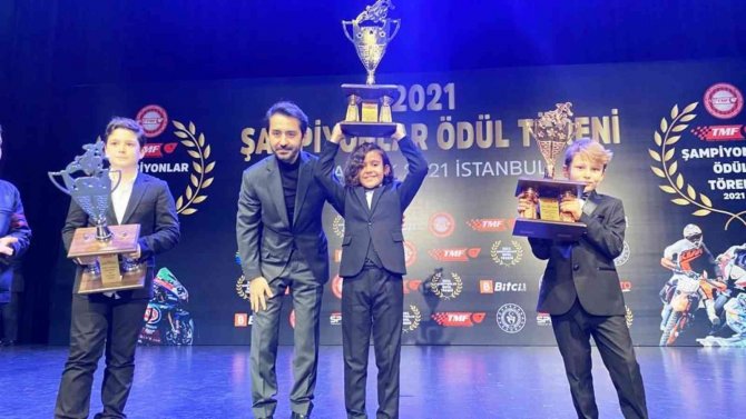 Kartepeli Sporcular Ödüllerini Aldı