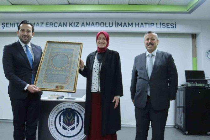 Yazar Brodbec, Lise Öğrencileriyle Bir Araya Geldi