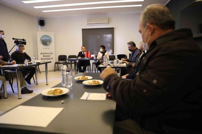 Başkan Böcek: “Kenti Ortak Akılla Yönetiyoruz”