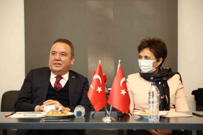 Başkan Böcek: “Kenti Ortak Akılla Yönetiyoruz”